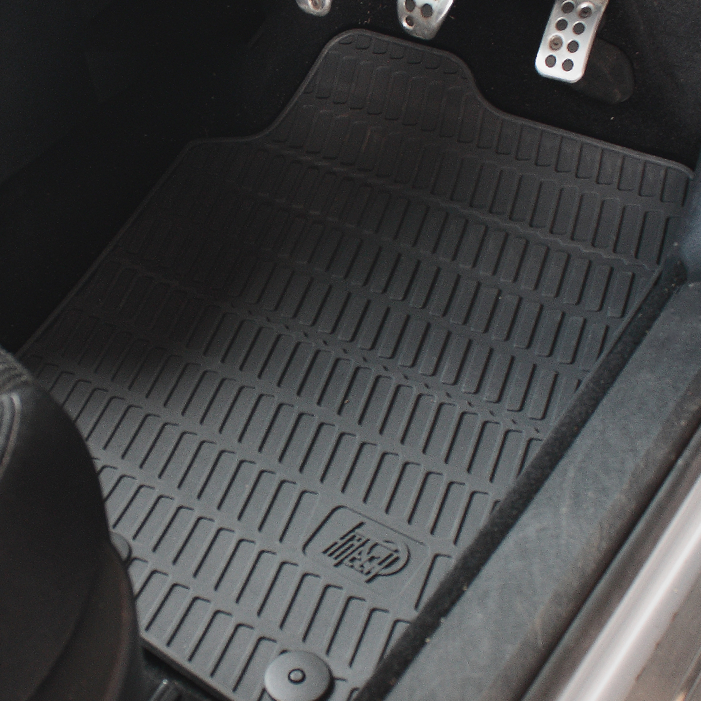 Black fitted rubber car mats