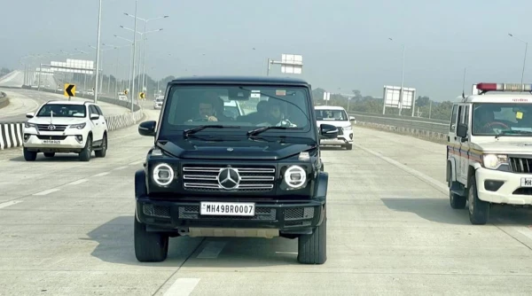 Maharashtra CM Devendra Fadnavis drives a Mercedes G-Wagon on a Mumbai freeway